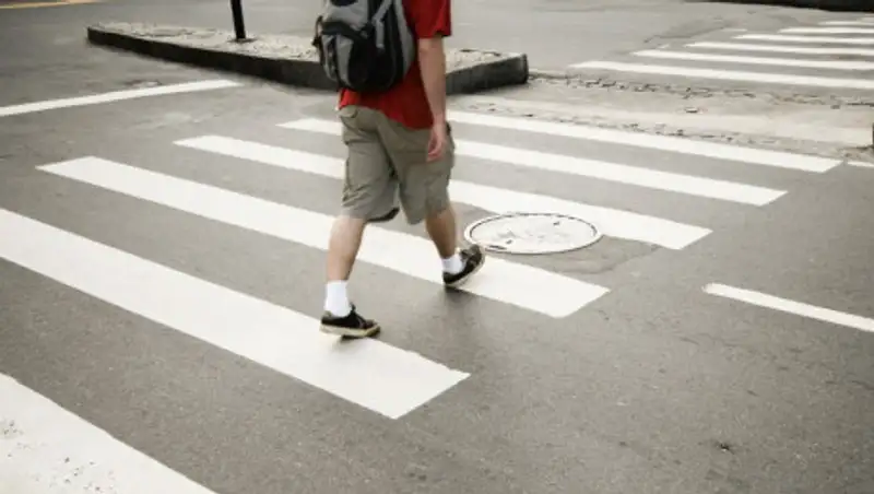 Автобус сбил мальчика рядом с пешеходным переходом в Алматы