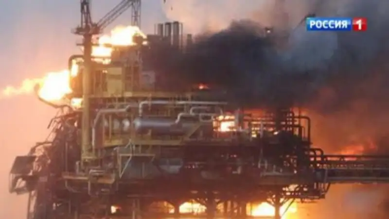 Четыре человека погибли во время пожара на нефтеплатформе в Мексике