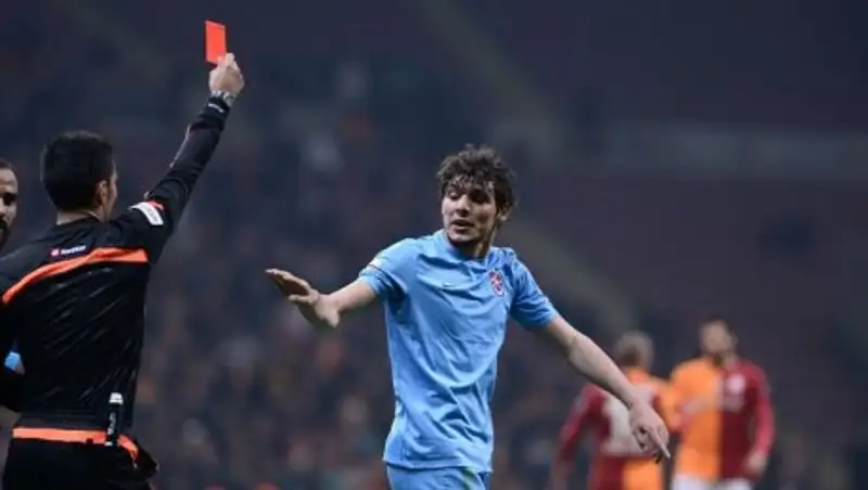 Футболист убил удалившего его арбитра