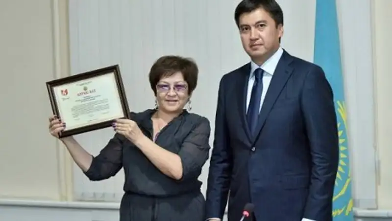 Шымкент әкімі гран-примен оралған халықтық хореографиялық «Айгөлек» ансамблін қабылдады