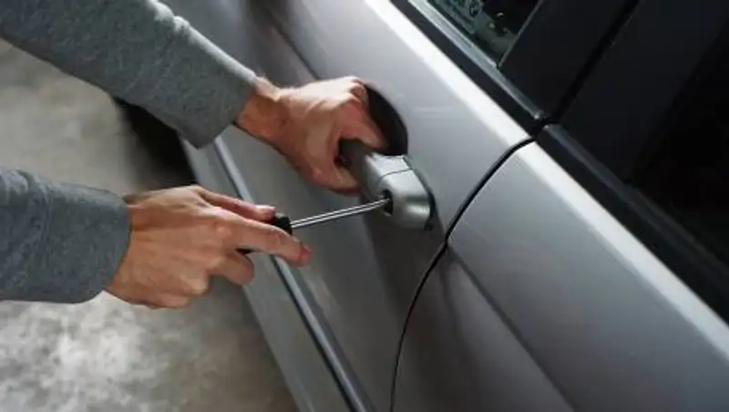 В Нур-Султане задержали автомобильного вора, искавшего незапертые машины