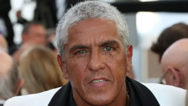 В Москве звезда фильма "Такси" получил по лицу в караоке-баре