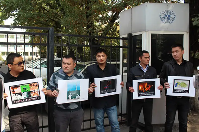 Активисты  в обращении ООН требуют запретить в Казахстане запуск протонов на гептиле, фото - Новости Zakon.kz от 30.09.2013 21:25