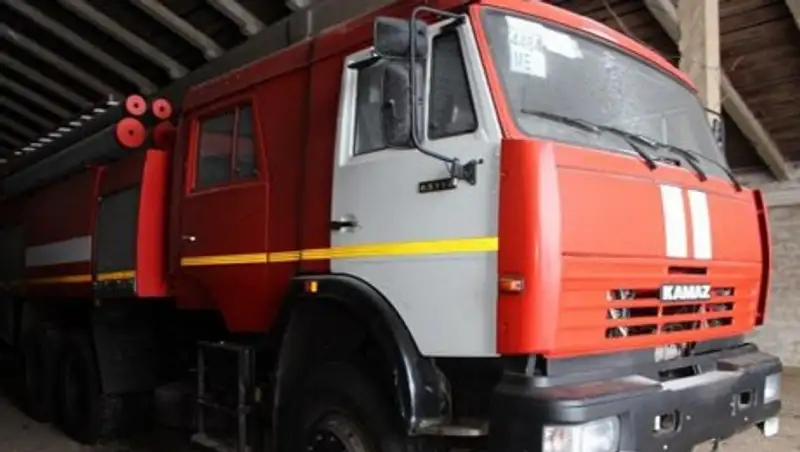 КамАЗ столкнулся с пожарной машиной в Астане