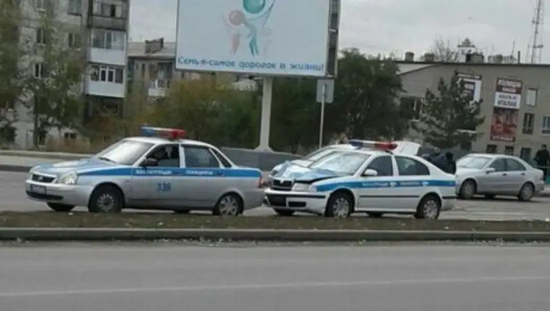 В Костанае патрульная машина совершила ДТП на «зебре»