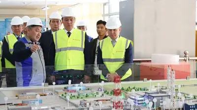 Ербол Карашукеев поставил ряд задач перед руководством ТОО "Казфосфат", фото - Новости Zakon.kz от 15.10.2023 14:43