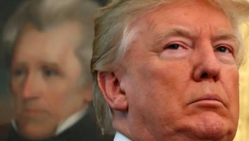 Трамп объявит чрезвычайное положение в США