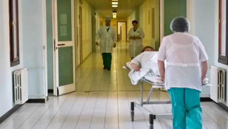 О состоянии пяти пострадавших, сбитых сегодня Subaru в Алматы, рассказали медики