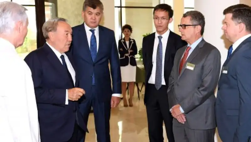 Назарбаев посетил Центр томотерапии и ядерной медицины в Астане