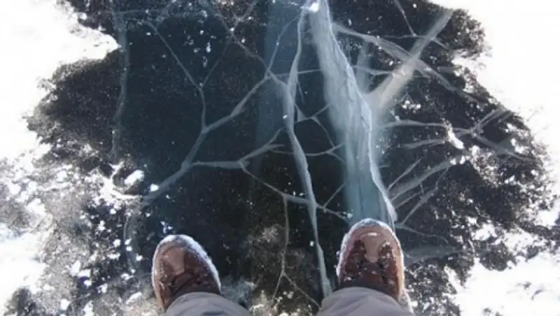 Павлодарда мұздың астына түсіп кеткен қыз екі-үш күннен кейін ауруханадан шығарылады