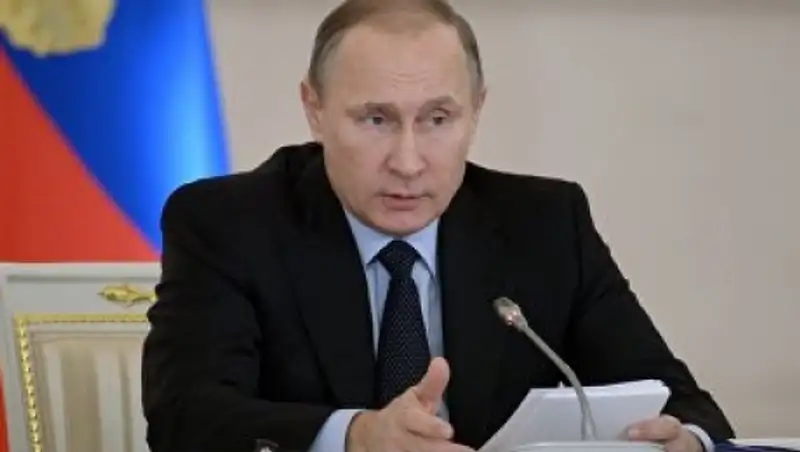 Песков: Путин не принял решения по поводу участия в выборах президента