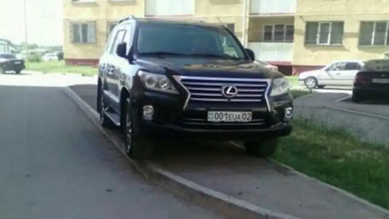 Алматинцы узнают "героев": любитель не пропускать "скорые" снова нарушил ПДД