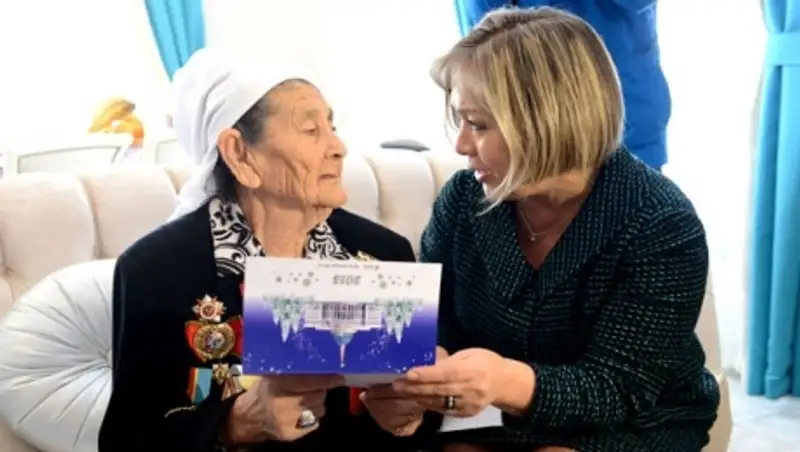 Акимы районов Астаны поздравили ветеранов ВОВ