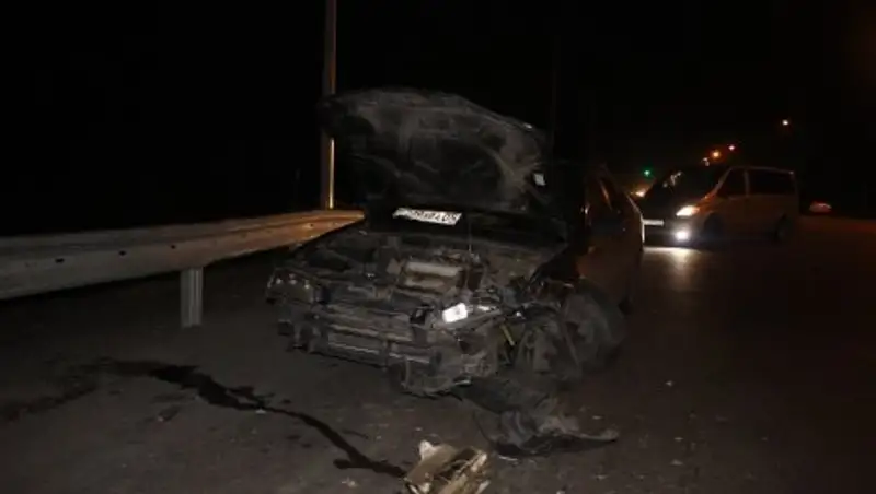 На Капчагайской трассе столкнулись три авто