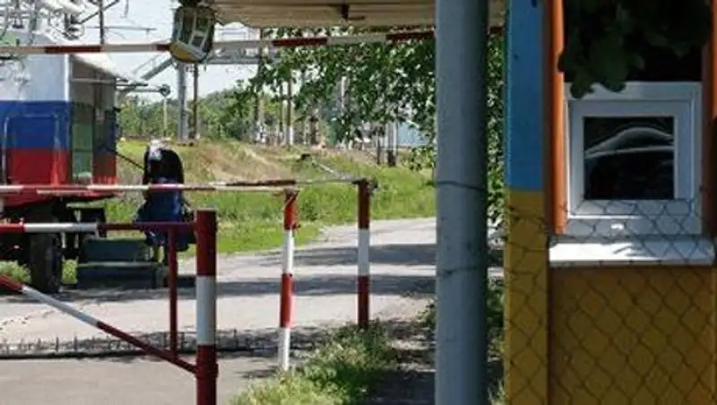 Осколки украинских снарядов повредили российский пункт пропуска «Гуково»