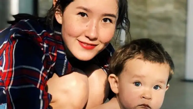 Дочь Атамбаева показала сына