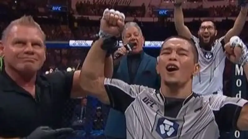 Вау, что за дебют! Асу Алмабаев досрочно выиграл бой в UFC