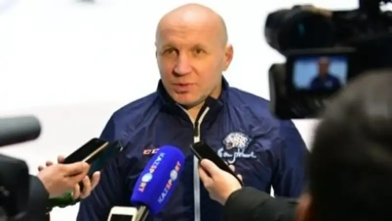 Главный тренер сборной Казахстана по хоккею Э.Занковец: Нас ждет довольно тяжелый турнир