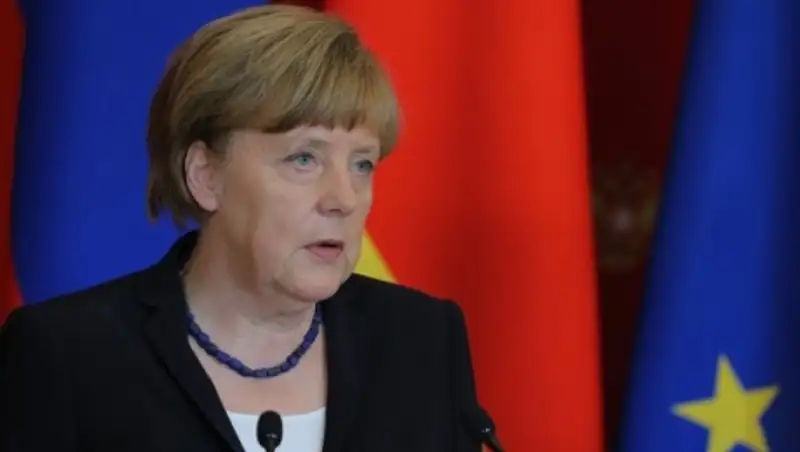 Меркель попросила напоминать мигрантам, что им не все позволено