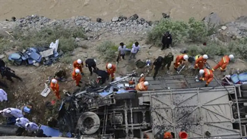 В Тибете автобус с туристами упал в пропасть