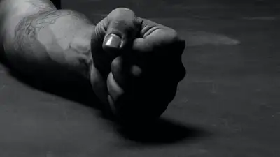 Тело мужчины нашли на остановке в Караганде, фото - Новости Zakon.kz от 10.08.2023 20:49