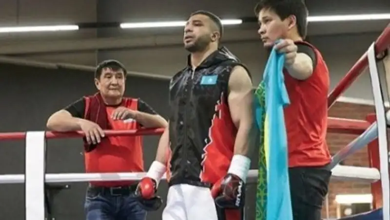 Как казахстанский боксер удосрочил американского спортсмена