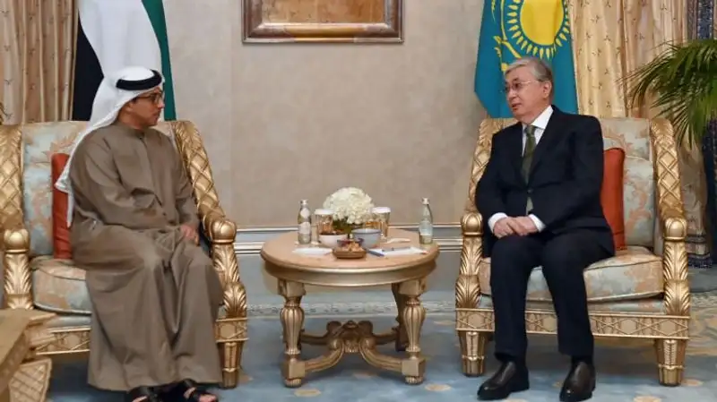 Токаев встретился с зампремьера ОАЭ