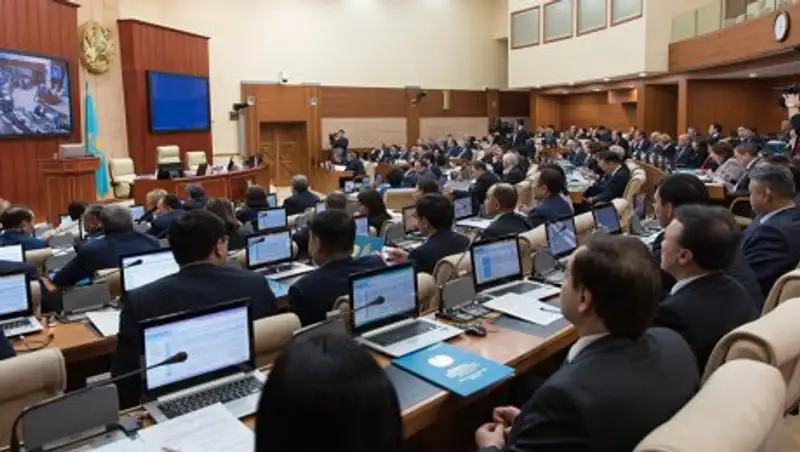 Мажилис РК одобрил в I чтении поправки о лишении гражданства за экстремизм