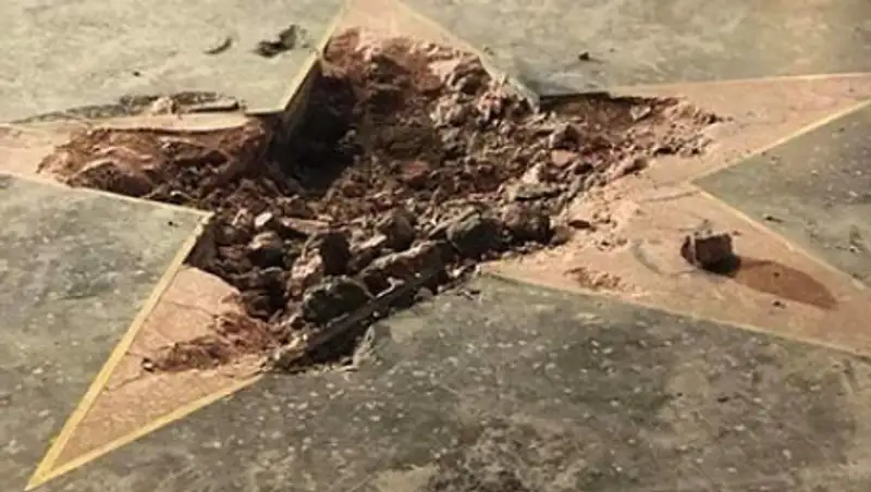 На Аллее славы разбили звезду Дональда Трампа