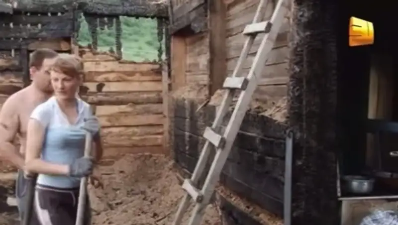 В Восточном Казахстане случайные прохожие спасли троих детей из пожара