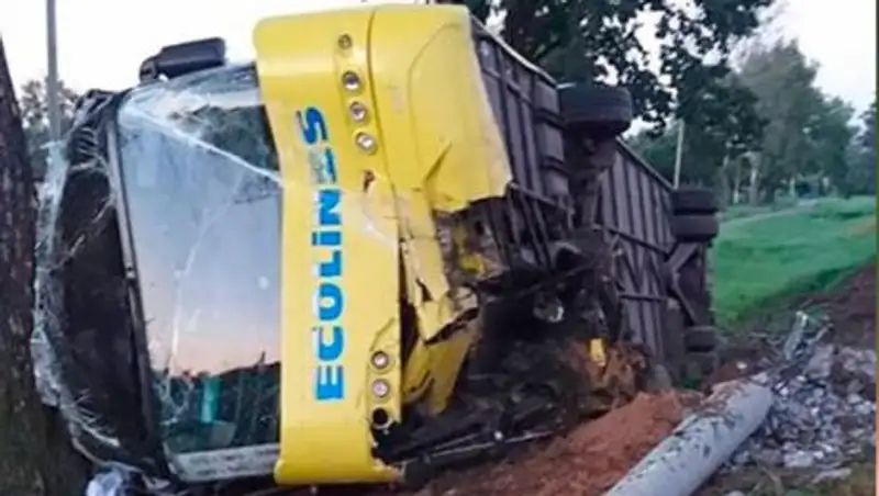 Автобус с туристами перевернулся в Беларуси