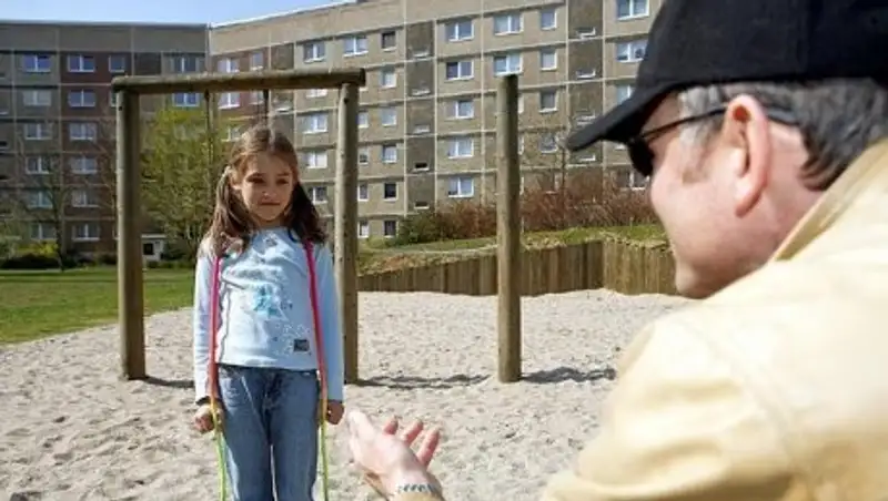 Как правильно рассказать ребенку о существовании педофилов – психолог