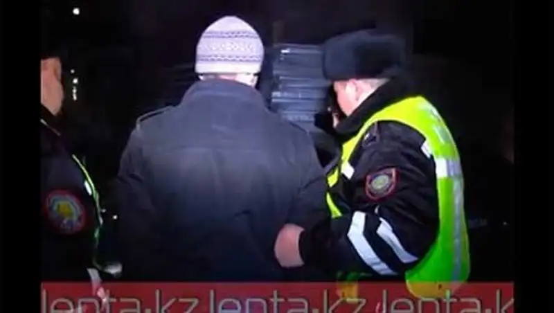 В Алматы задержали воров автомобильных номеров