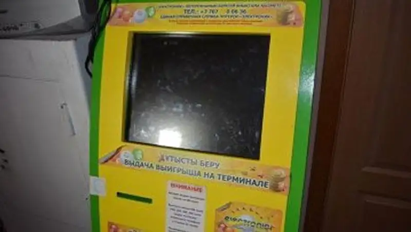 Игровые автоматы замаскировали под платежные терминалы в торговых домах Петропавловска