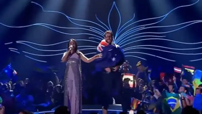 На «Евровидении» перед Джамалой снял штаны парень с флагом Австралии