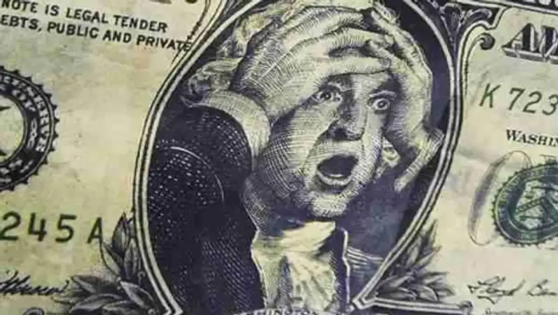 Над алматинцами «пошутили», подняв курс доллара