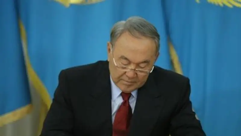 Президент учредил награды к 25-летию КНБ