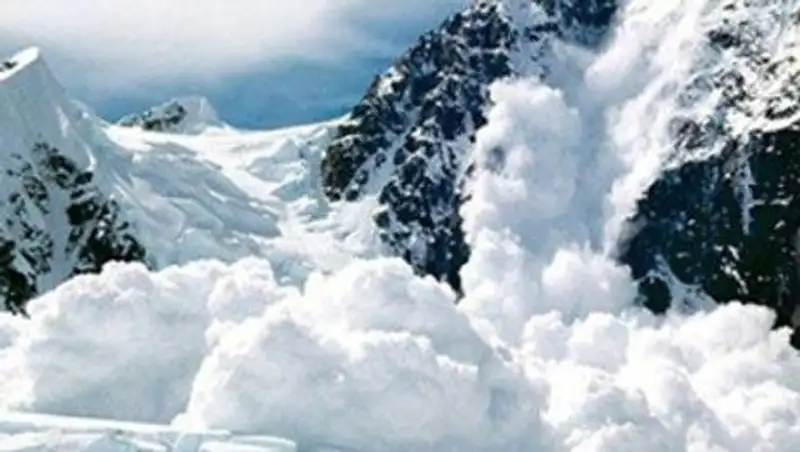 Канадский лыжник спас товарища, заваленного лавиной