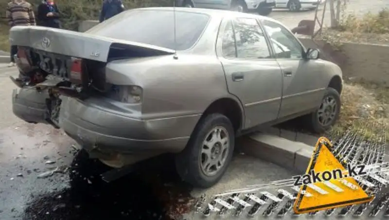 В Алматы таксист спровоцировал ДТП