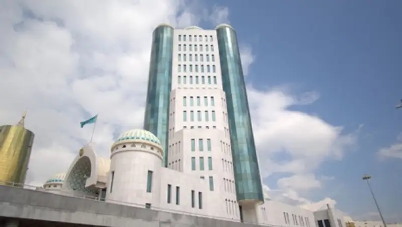 Сенат РК освободил А.Смолина от должности судьи Верховного суда РК