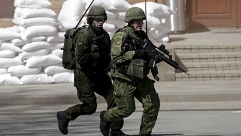 Литовские военные в ходе учений по ошибке атаковали гражданский автомобиль