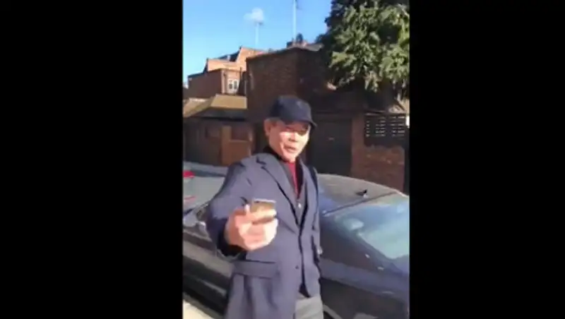 В Сети появилось видео с гуляющим по Лондону Бергеем Рыскалиевым