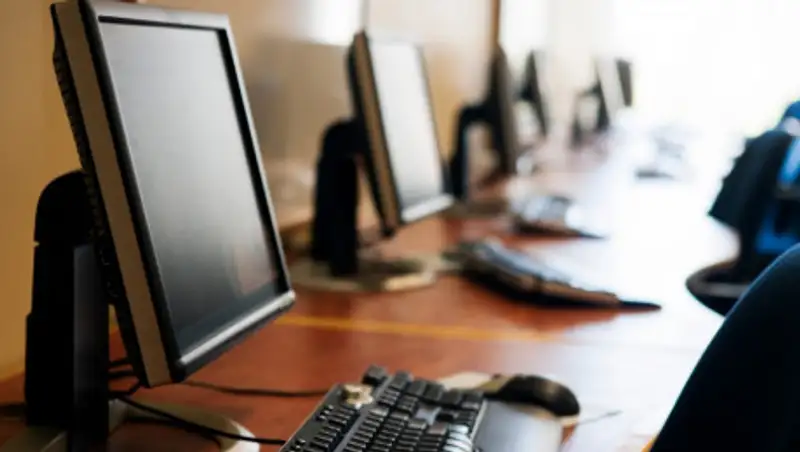 Более 16 тысяч школьников Атырауской области нуждаются в компьютерах