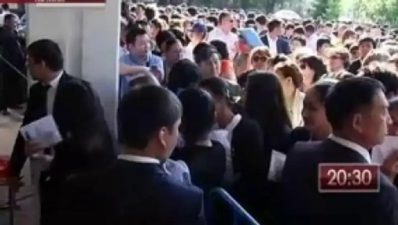 Две выпускницы набрали максимальные баллы в ЕНТ в третий день сдачи