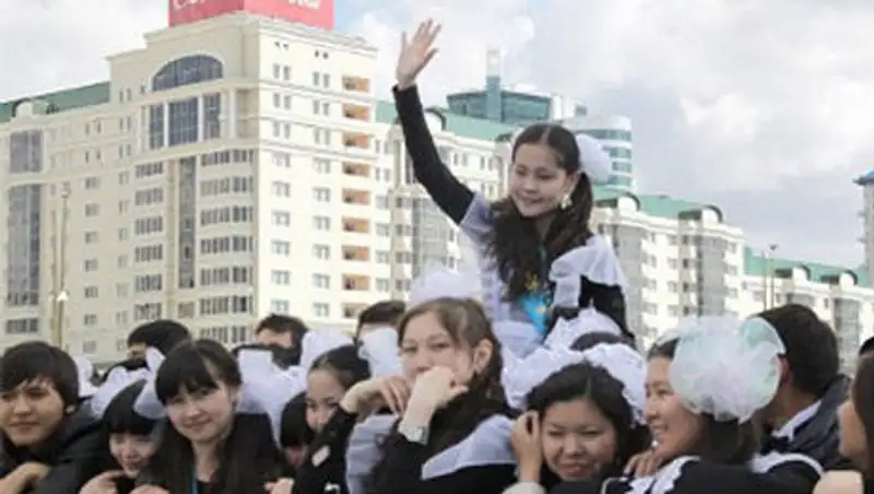 Пусть этот последний звонок станет стартом в будущее! – министр А.Саринжипов