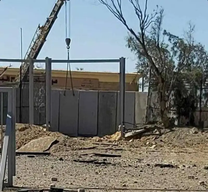 Египет закрывает ворота единственного пограничного с сектором Газа КПП Рафах бетонными блоками, фото - Новости Zakon.kz от 14.10.2023 16:01
