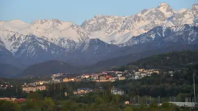 Сенатор предложил объявить мораторий на строительство в горных и предгорных районах Алматы, фото - Новости Zakon.kz от 11.04.2023 10:31