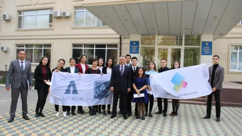 Жизнью антикоррупционеров заинтересовались студенты