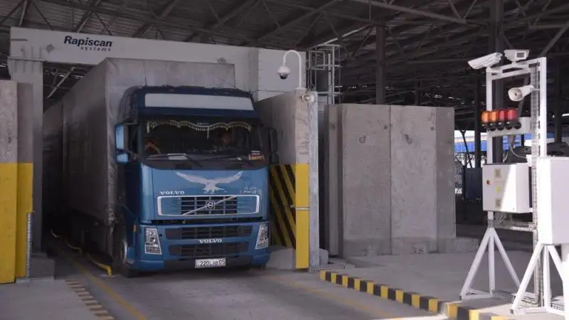 В Казахстане запустили пилотный проект по выдаче разрешений на проезд по дорогам Китая