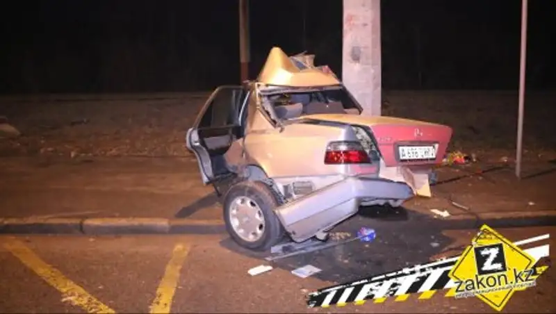 Женщина чудом выжила в аварии в Алматы